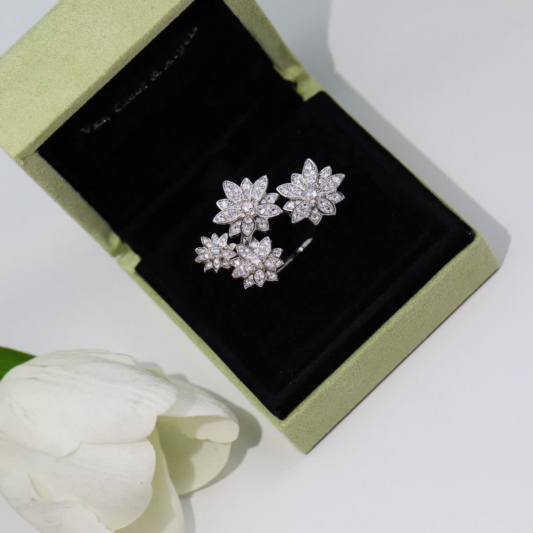 Van Cleef & Arpels Elegant Diamond Flower Ring